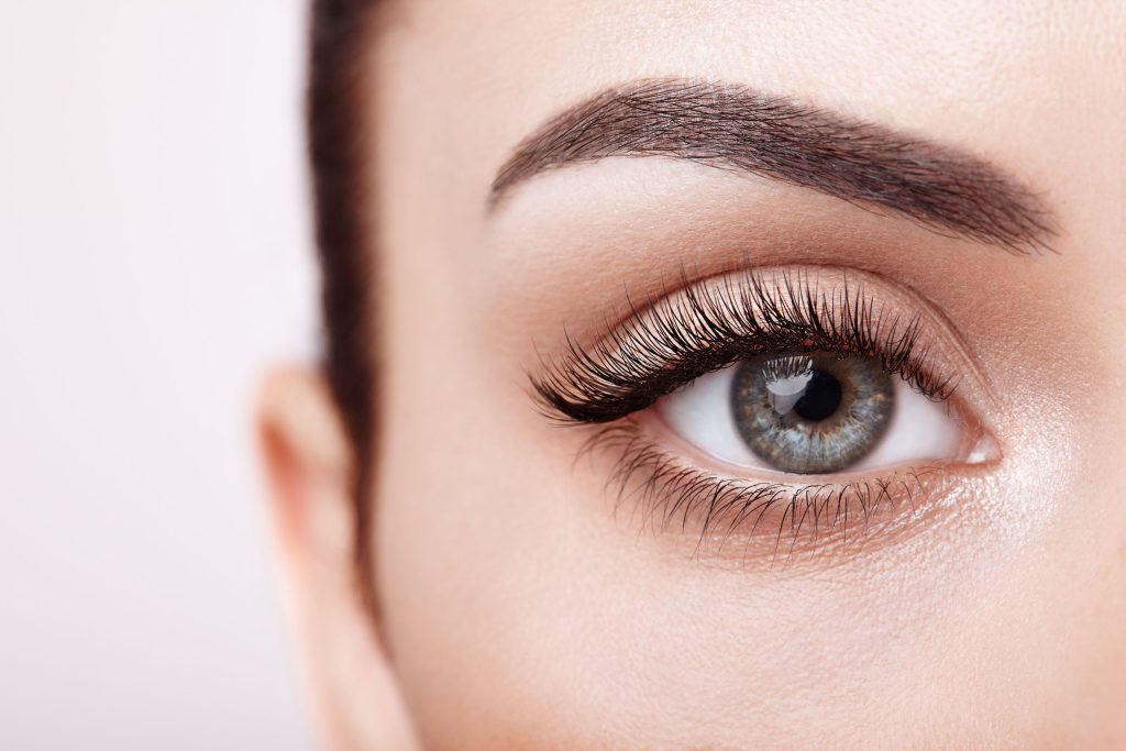Adiós al ‘cansancio en la mirada’_ tendencias para abrir la zona de ojos